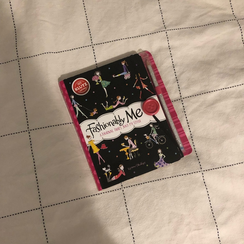 Fashionably Me fashion sketch book